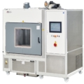Schwallwasserkammer SWK 100/100/75 von iTS, Schrägansicht mit Bedienpanel und Kältemaschine